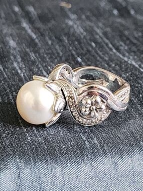 Sterling Silver Real Pearl Floral Ring with Pavé Accents - White Pearl Vintage